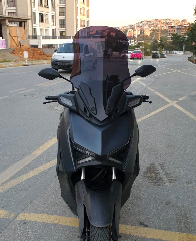 MOTOCAM Yamaha Xmax Ön Cam 2023-2026 Model 65cm Siyah Renkli 4mm