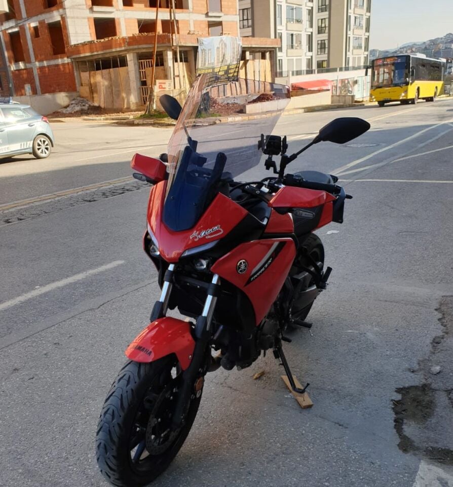 MOTOCAM Yamaha Tracer 700 Ön Cam 2021-2026 Model 59cm Füme Renkli 4mm