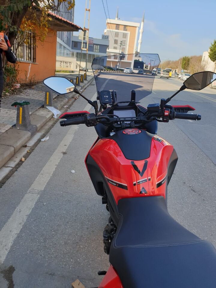 MOTOCAM Yamaha Tracer 700 Ön Cam 2021-2026 Model 59cm Füme Renkli 4mm