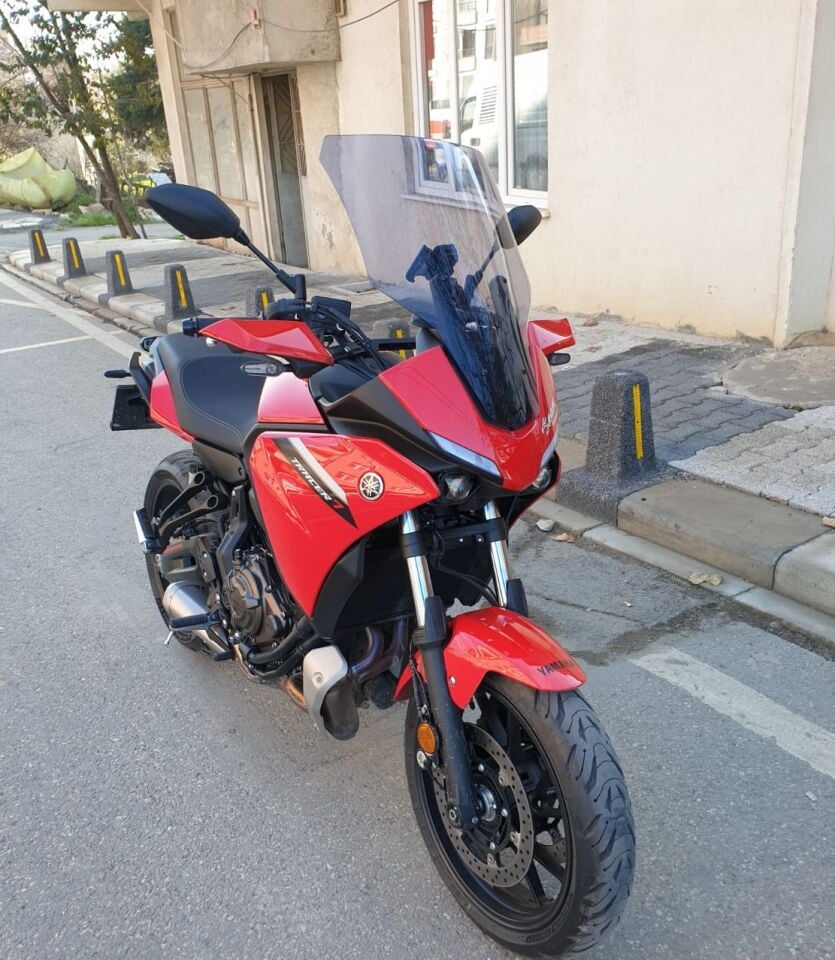 MOTOCAM Yamaha Tracer 700 Ön Cam 2021-2026 Model 59cm Füme Renkli 4mm