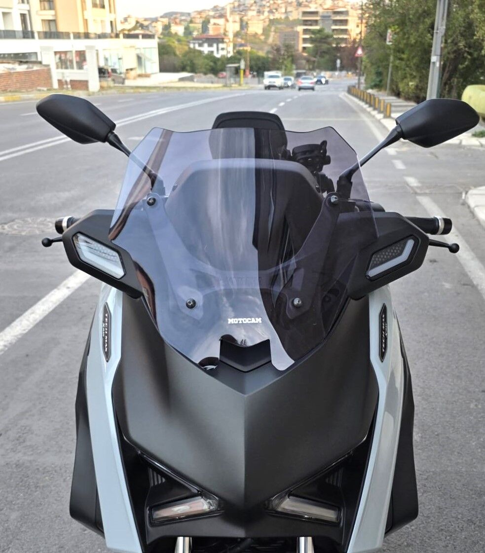 MOTOCAM Yamaha Xmax Techmax Ön Cam 2025-2026 Model 39cm Füme Renkli 4mm Asansörlü
