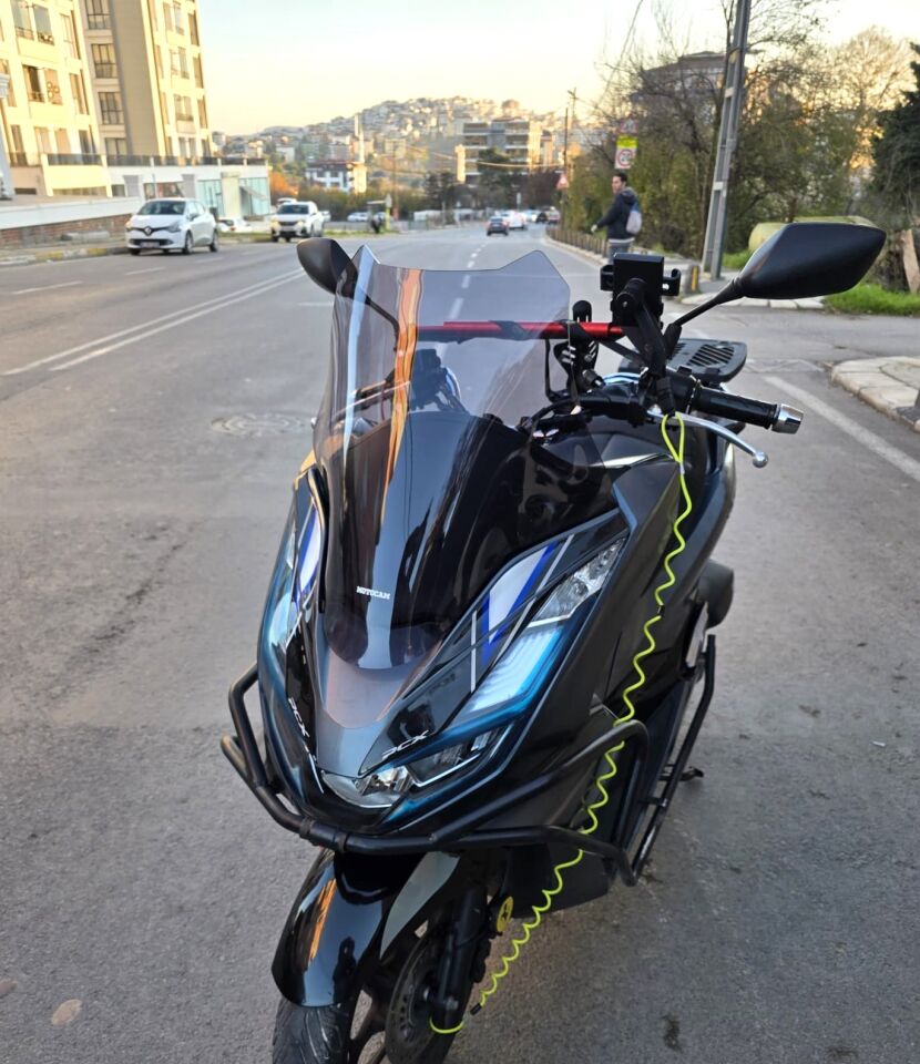 MOTOCAM Honda PCX Ön Cam 2021-2024 Model 47cm Füme Renkli 4mm SPORTİF