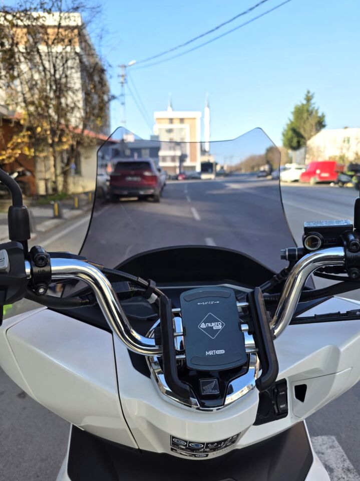 MOTOCAM Honda PCX Ön Cam 2021-2024 Model 47cm Füme Renkli 4mm SPORTİF