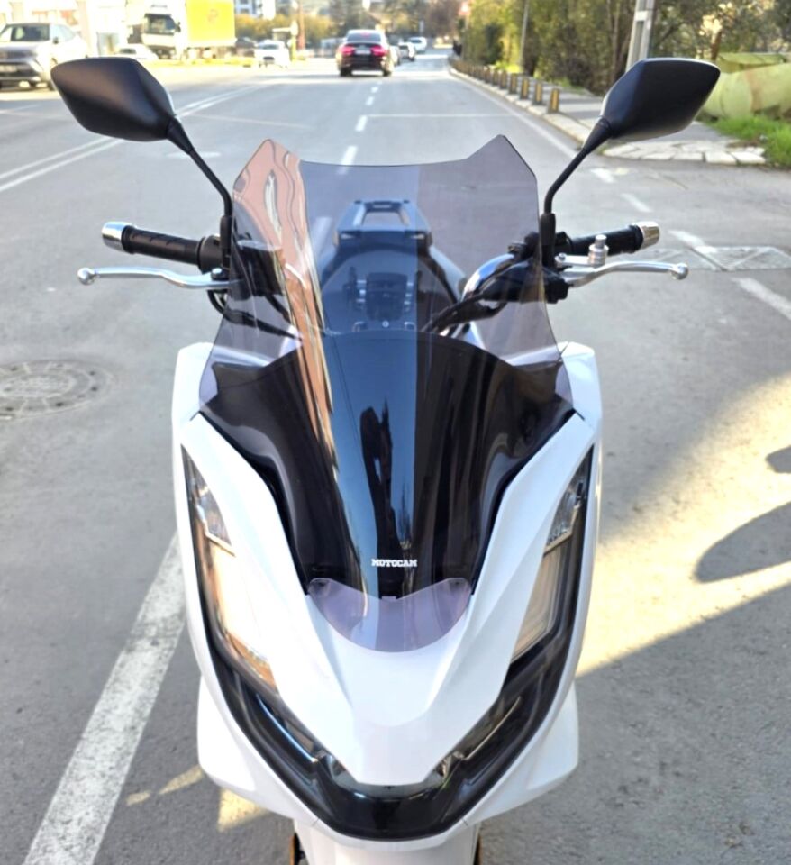 MOTOCAM Honda PCX Ön Cam 2021-2024 Model 47cm Füme Renkli 4mm SPORTİF
