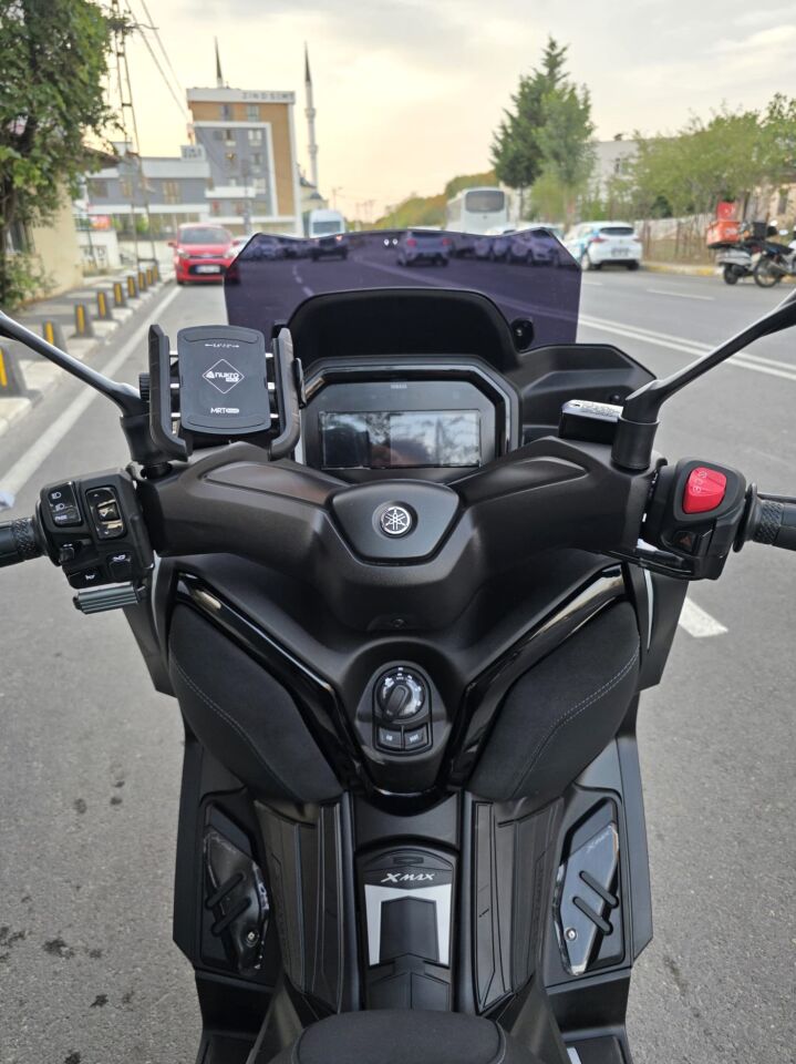 MOTOCAM Yamaha Xmax Techmax Ön Cam 2025-2026 Model 39cm Siyah Renkli 4mm Asansörlü
