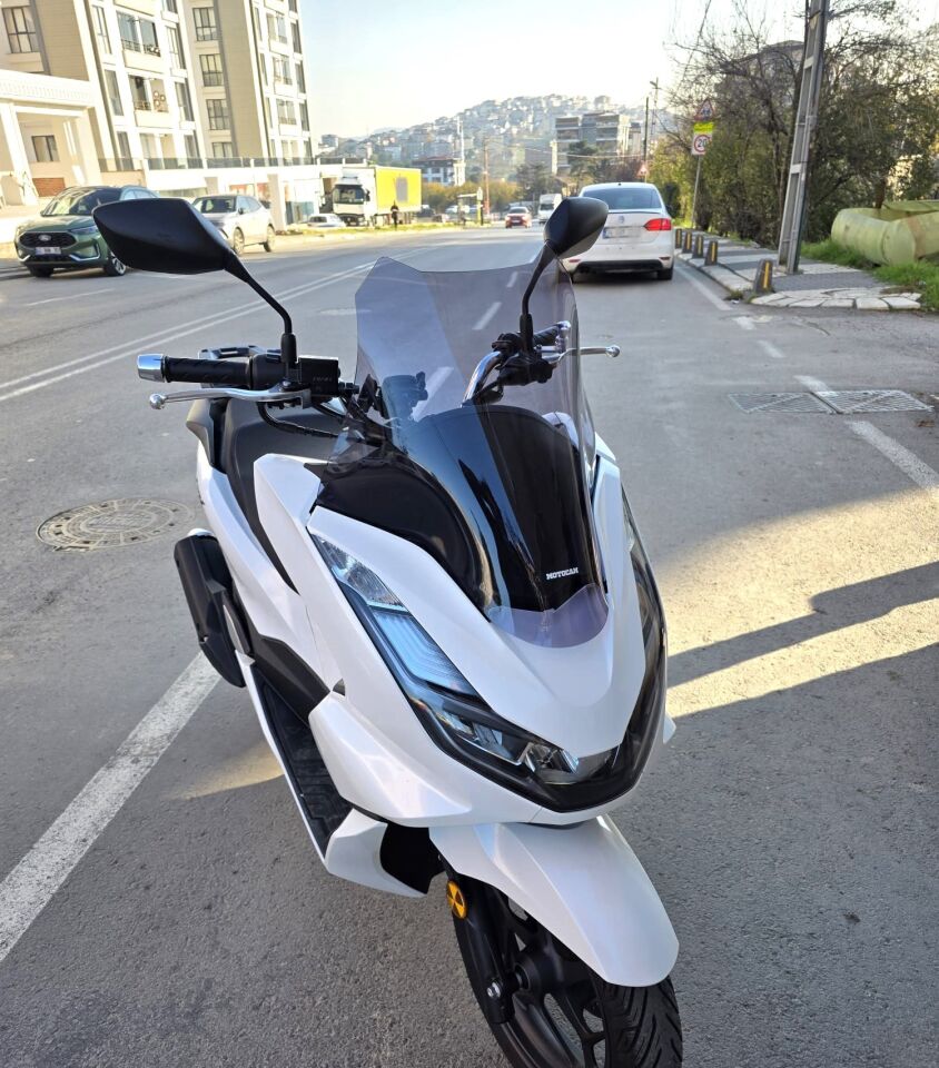 MOTOCAM Honda PCX Ön Cam 2021-2024 Model 47cm Füme Renkli 4mm SPORTİF