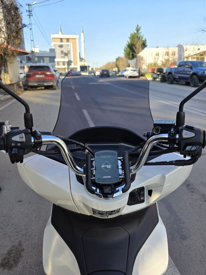 MOTOCAM Honda PCX Ön Cam 2021-2024 Model 47cm Füme Renkli 4mm SPORTİF