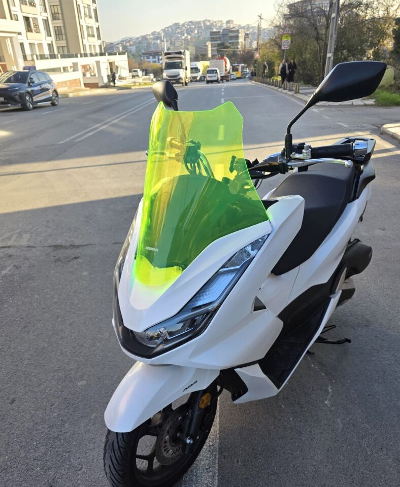 MOTOCAM Honda PCX Ön Cam 2021-2024 Model 47cm Neon Sarı Renkli 4mm SPORTİF
