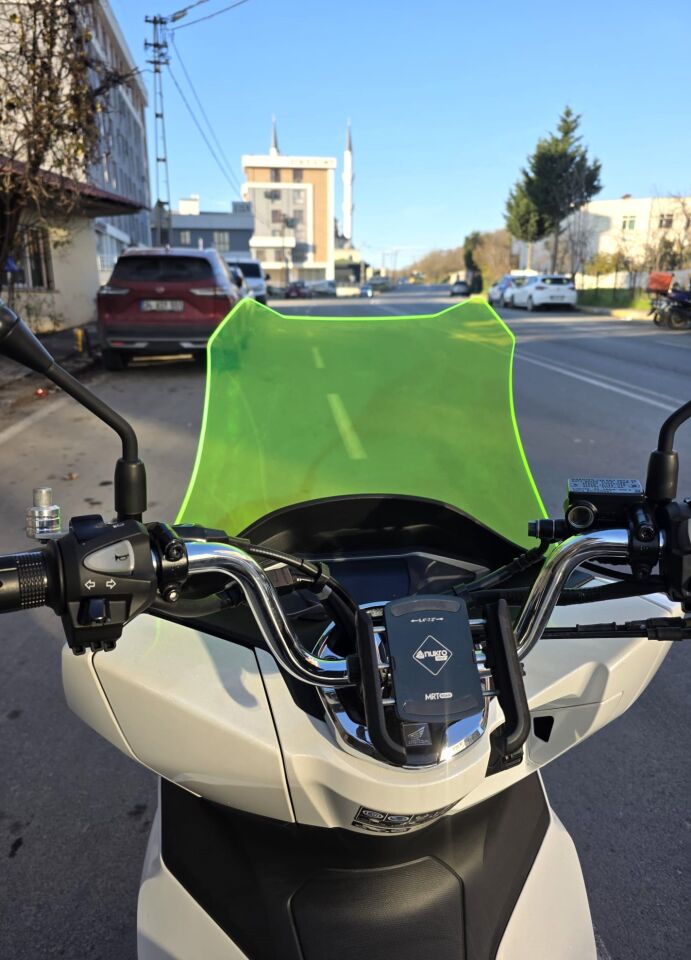 MOTOCAM Honda PCX Ön Cam 2021-2024 Model 47cm Neon Sarı Renkli 4mm SPORTİF