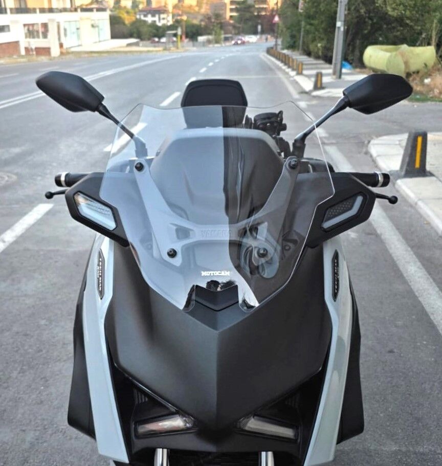 MOTOCAM Yamaha Xmax Techmax Ön Cam 2025-2026 Model 39cm Şeffaf Renkli 4mm Asansörlü