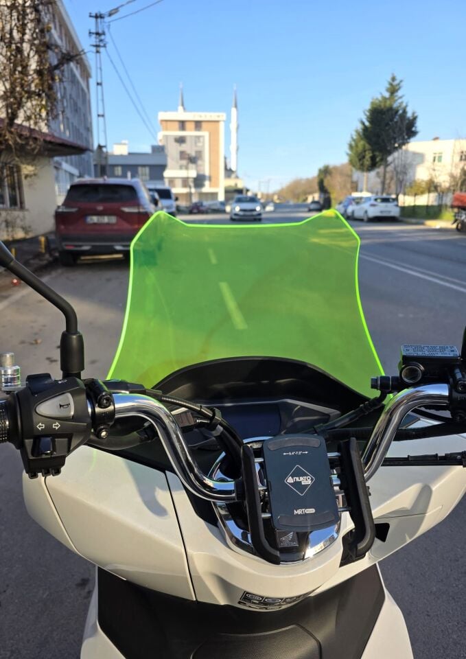 MOTOCAM Honda PCX Ön Cam 2021-2024 Model 47cm Neon Sarı Renkli 4mm SPORTİF