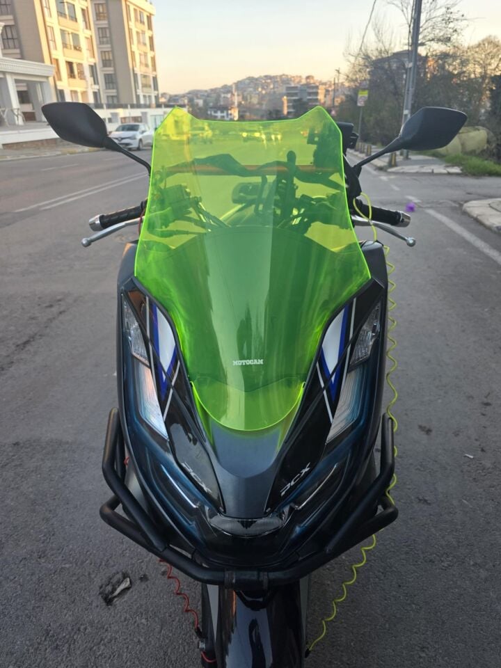 MOTOCAM Honda PCX Ön Cam 2021-2024 Model 47cm Neon Sarı Renkli 4mm SPORTİF