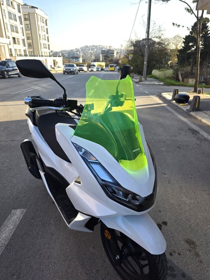 MOTOCAM Honda PCX Ön Cam 2021-2024 Model 47cm Neon Sarı Renkli 4mm SPORTİF