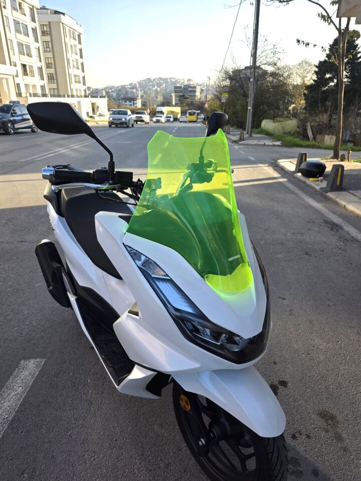 MOTOCAM Honda PCX Ön Cam 2021-2024 Model 47cm Neon Sarı Renkli 4mm SPORTİF