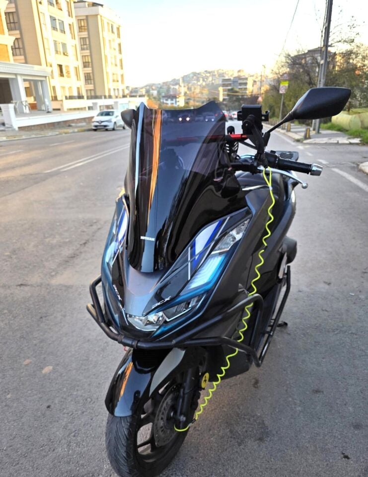 MOTOCAM Honda PCX Ön Cam 2021-2024 Model 47cm Siyah Renkli 4mm SPORTİF