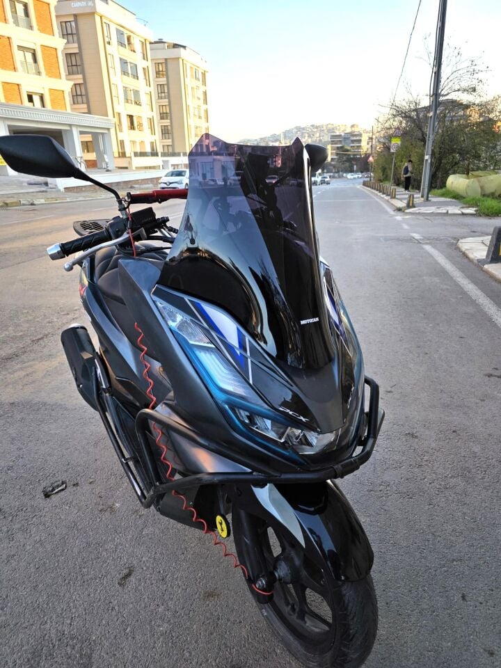 MOTOCAM Honda PCX Ön Cam 2021-2024 Model 47cm Siyah Renkli 4mm SPORTİF