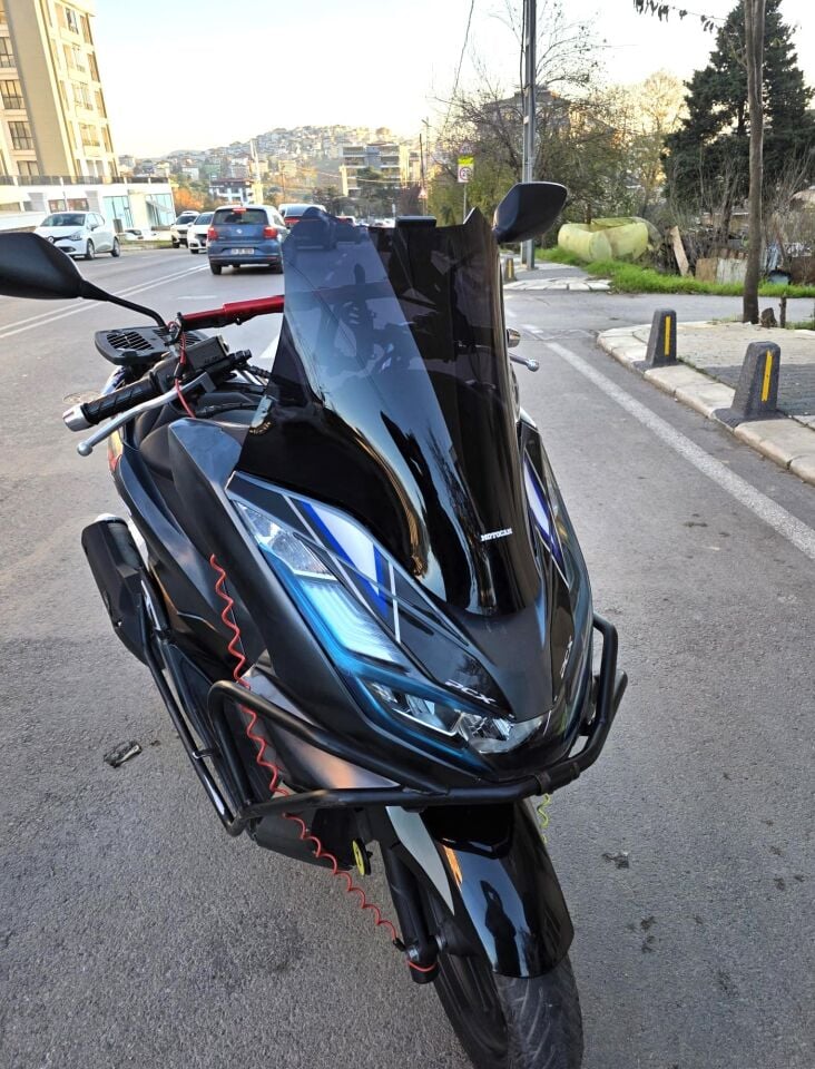 MOTOCAM Honda PCX Ön Cam 2021-2024 Model 47cm Siyah Renkli 4mm SPORTİF