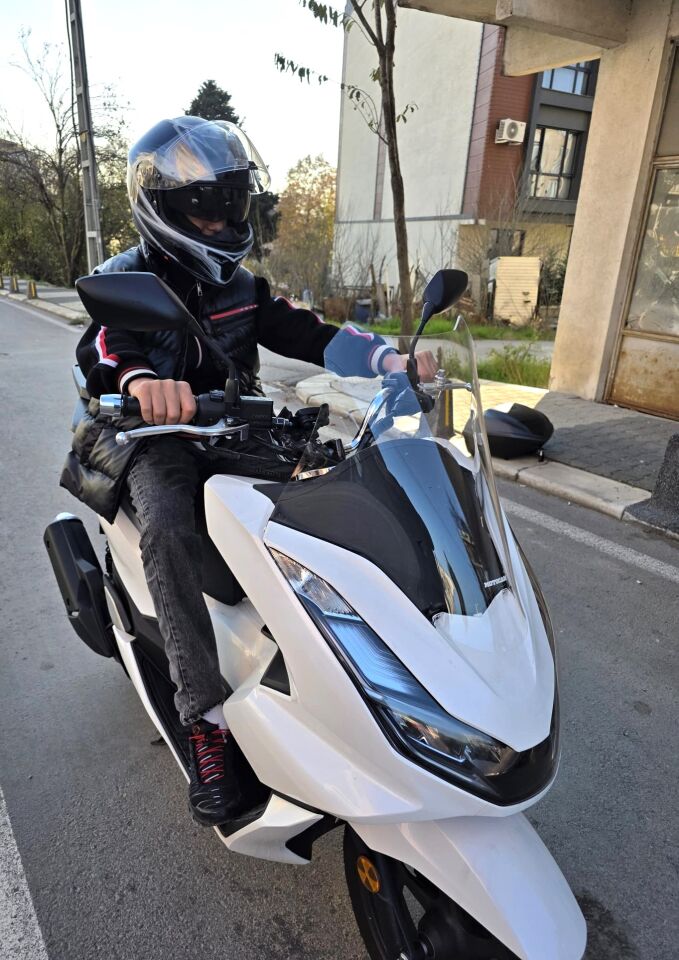 MOTOCAM Honda PCX Ön Cam 2021-2024 Model 47cm Şeffaf Renkli 4mm SPORTİF