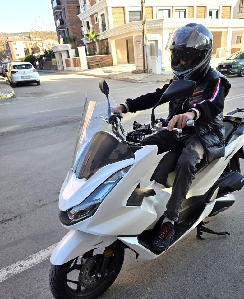 MOTOCAM Honda PCX Ön Cam 2021-2024 Model 47cm Şeffaf Renkli 4mm SPORTİF