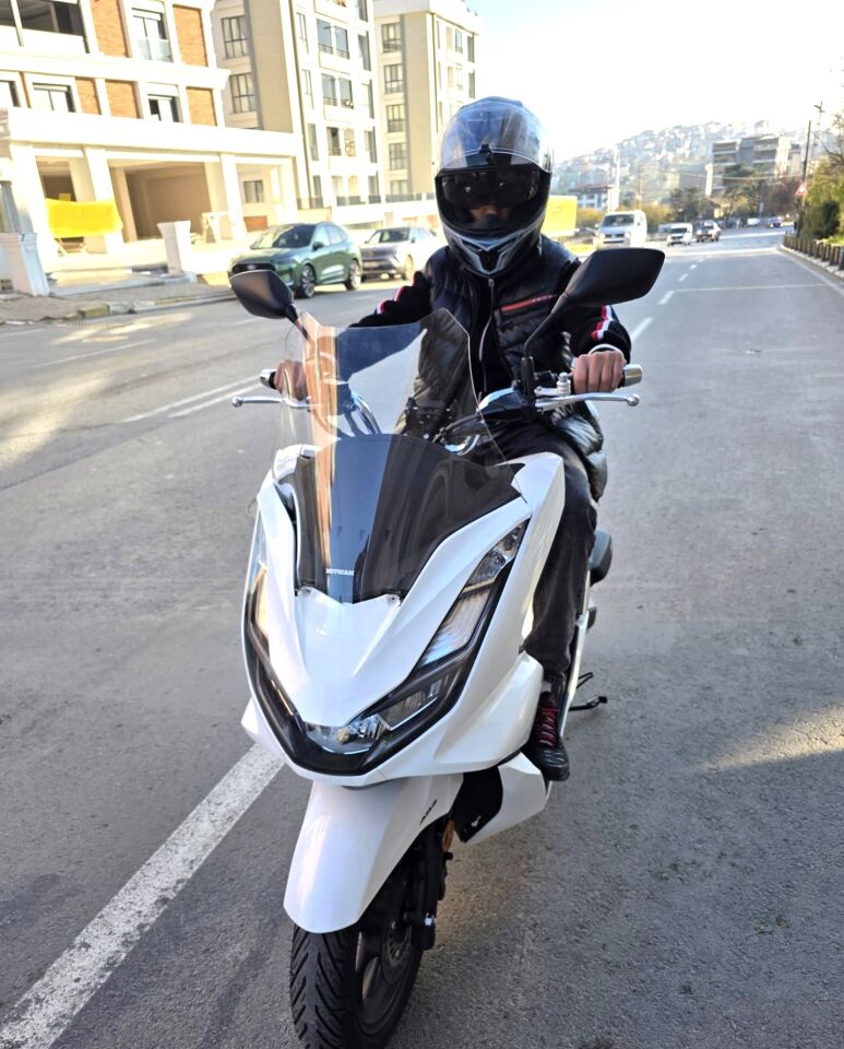 MOTOCAM Honda PCX Ön Cam 2021-2024 Model 47cm Şeffaf Renkli 4mm SPORTİF