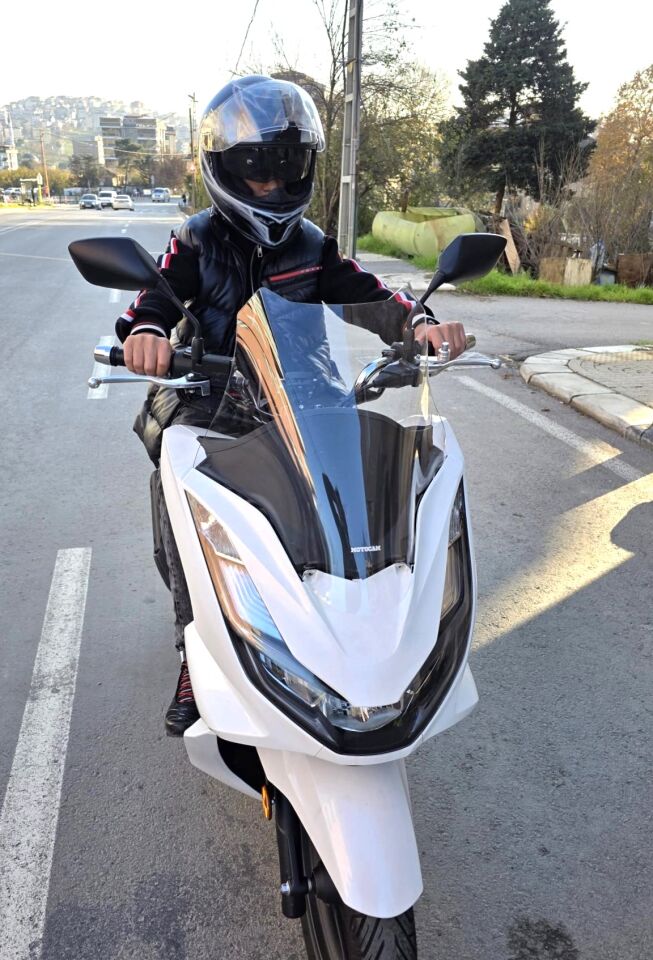 MOTOCAM Honda PCX Ön Cam 2021-2024 Model 47cm Şeffaf Renkli 4mm SPORTİF