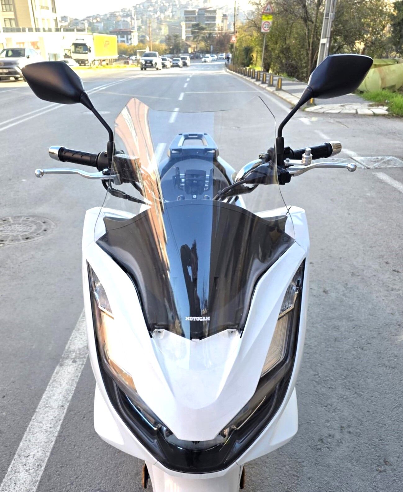 MOTOCAM Honda PCX Ön Cam 2021-2024 Model 47cm Şeffaf Renkli 4mm SPORTİF