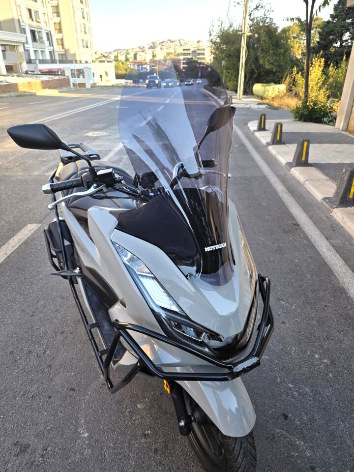 MOTOCAM Honda PCX Ön Cam 2021-2024 Model 65cm Füme Renkli 4mm