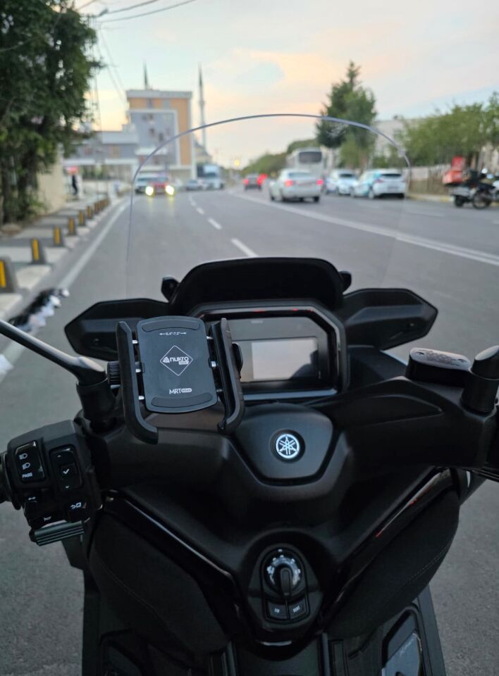 MOTOCAM Yamaha Xmax Techmax Ön Cam 2025-2026 Model 52cm Şeffaf Renkli 4mm Asansörlü
