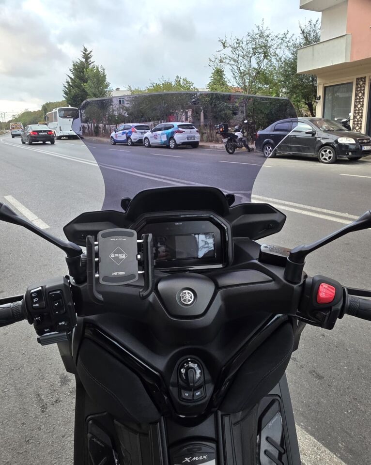 MOTOCAM Yamaha Xmax Techmax Ön Cam 2025-2026 Model 63cm Füme Renkli 4mm Asansörlü