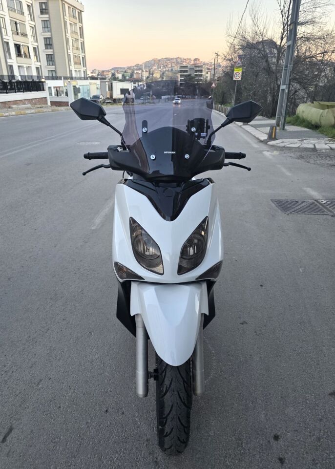 MOTOCAM Yamaha Xcity 250 Ön Cam 2007-2017 Model 40cm Füme Renkli 4mm