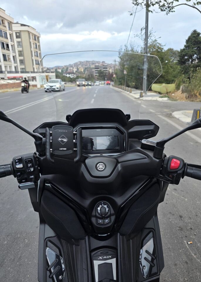 MOTOCAM Yamaha Xmax Techmax Ön Cam 2025-2026 Model 63cm Şeffaf Renkli 4mm Asansörlü