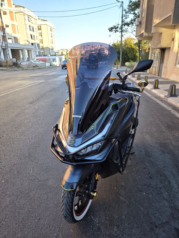 MOTOCAM Honda PCX Ön Cam 2025-2026 Model 66cm Siyah Renkli 4mm