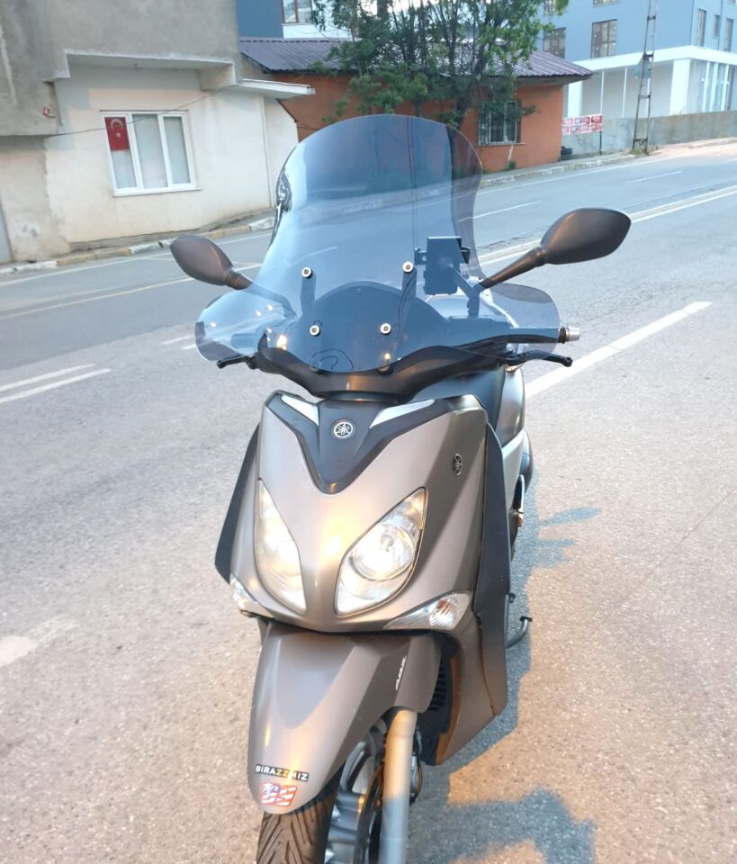 MOTOCAM Yamaha Xcity 250 Ön Cam 2011-2016 Model 50cm Füme Renkli 4mm ELCİKLİ