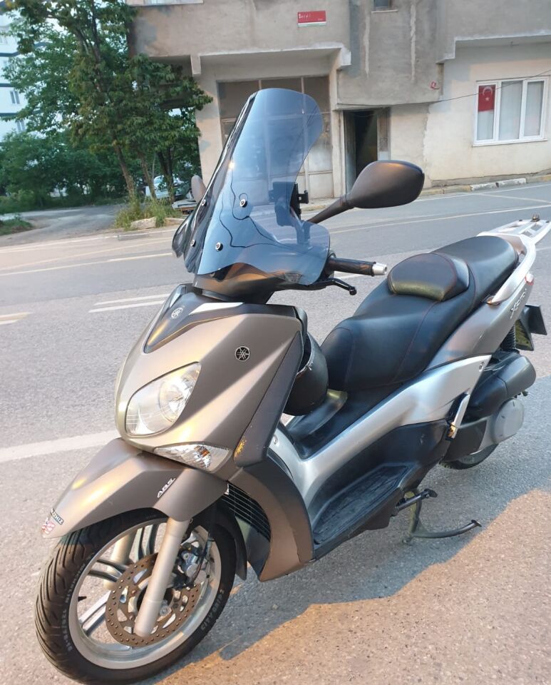 MOTOCAM Yamaha Xcity 250 Ön Cam 2011-2016 Model 50cm Füme Renkli 4mm ELCİKLİ