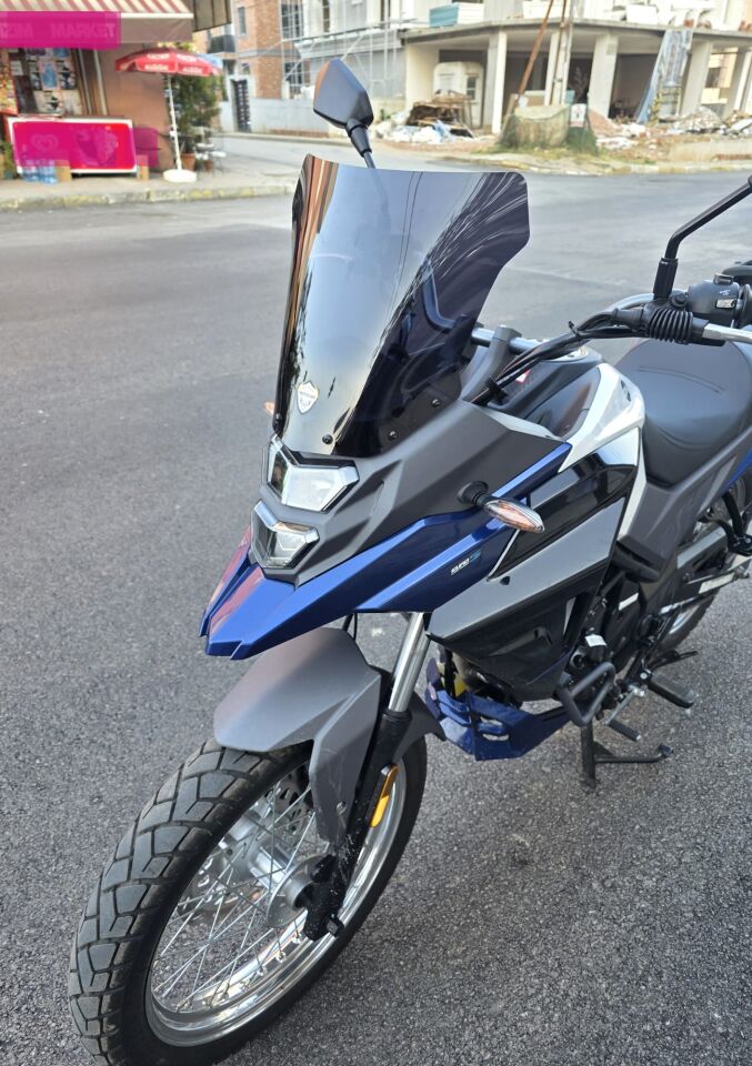 MOTOCAM SYM NHT 200 Ön Cam 2023-2026 Model 30cm Siyah Renkli 4mm SPORTİF