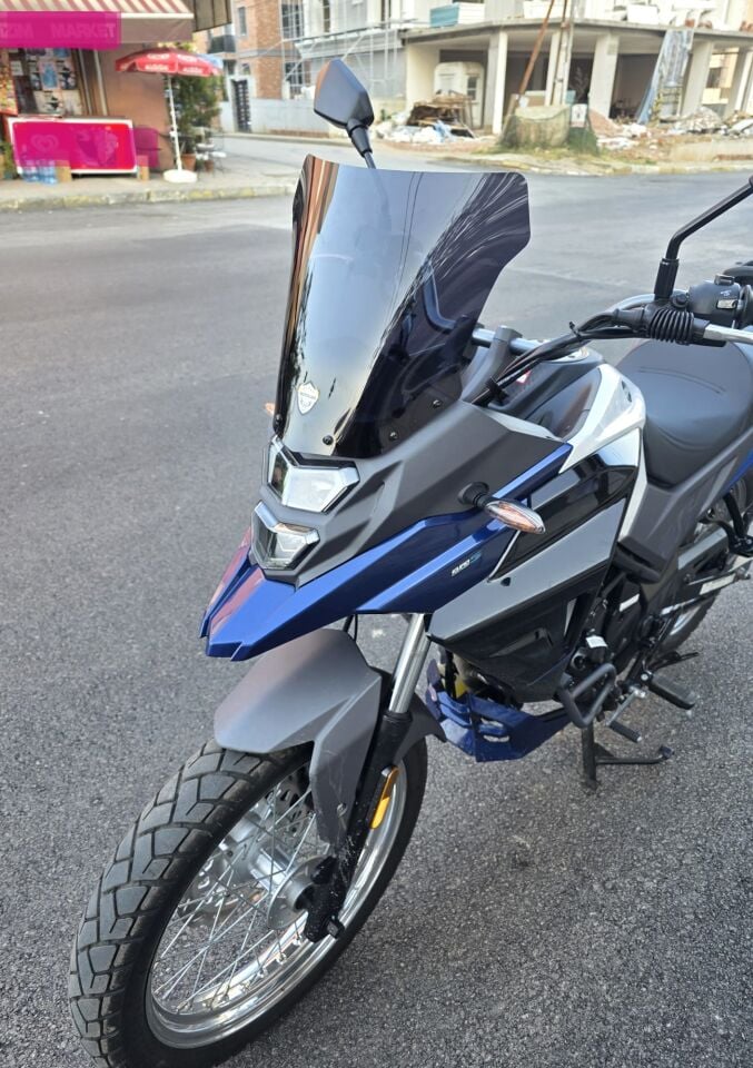 MOTOCAM SYM NHT 200 Ön Cam 2023-2026 Model 30cm Siyah Renkli 4mm SPORTİF