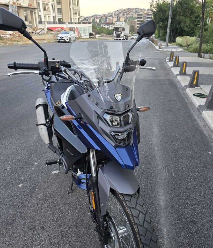 MOTOCAM SYM NHT 200 Ön Cam 2023-2026 Model 30cm Şeffaf Renkli 4mm SPORTİF