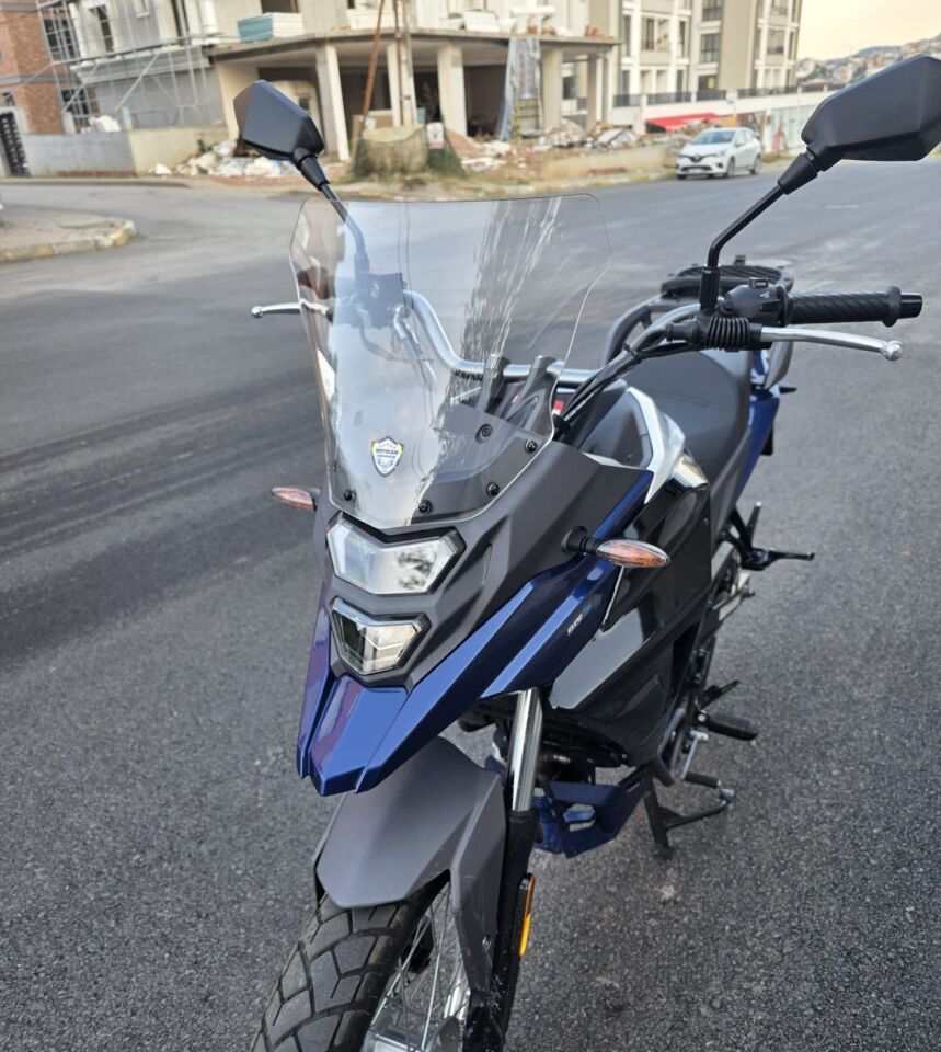 MOTOCAM SYM NHT 200 Ön Cam 2023-2026 Model 30cm Şeffaf Renkli 4mm SPORTİF