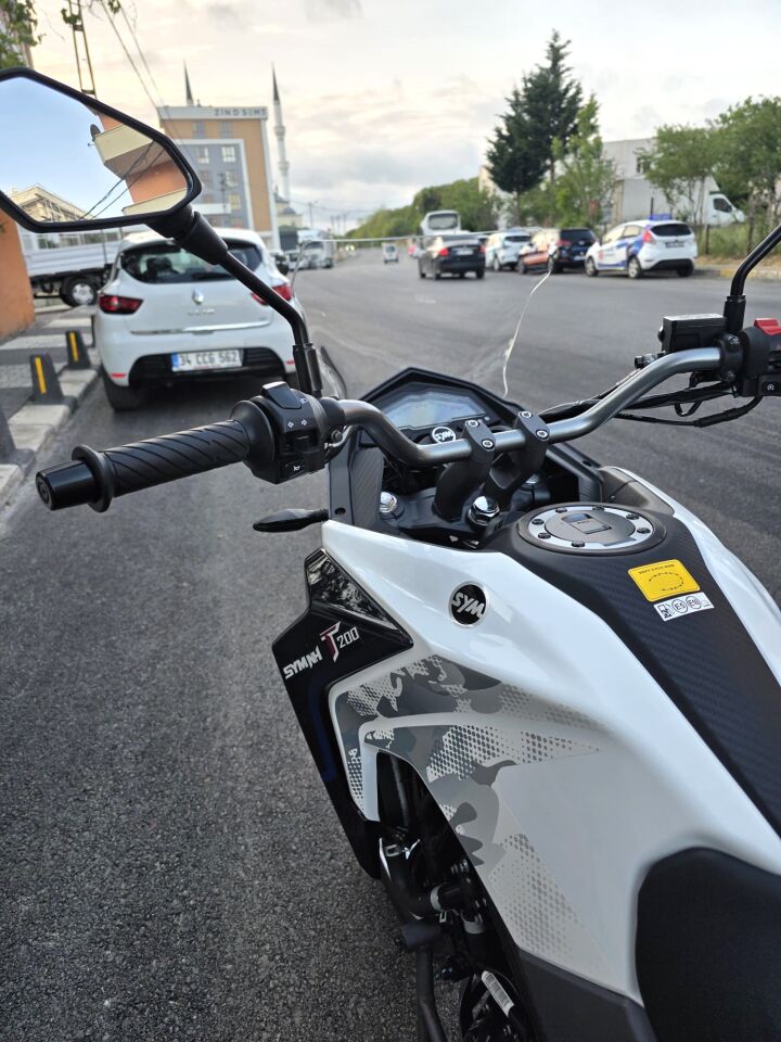 MOTOCAM SYM NHT 200 Ön Cam 2023-2026 Model 30cm Şeffaf Renkli 4mm SPORTİF