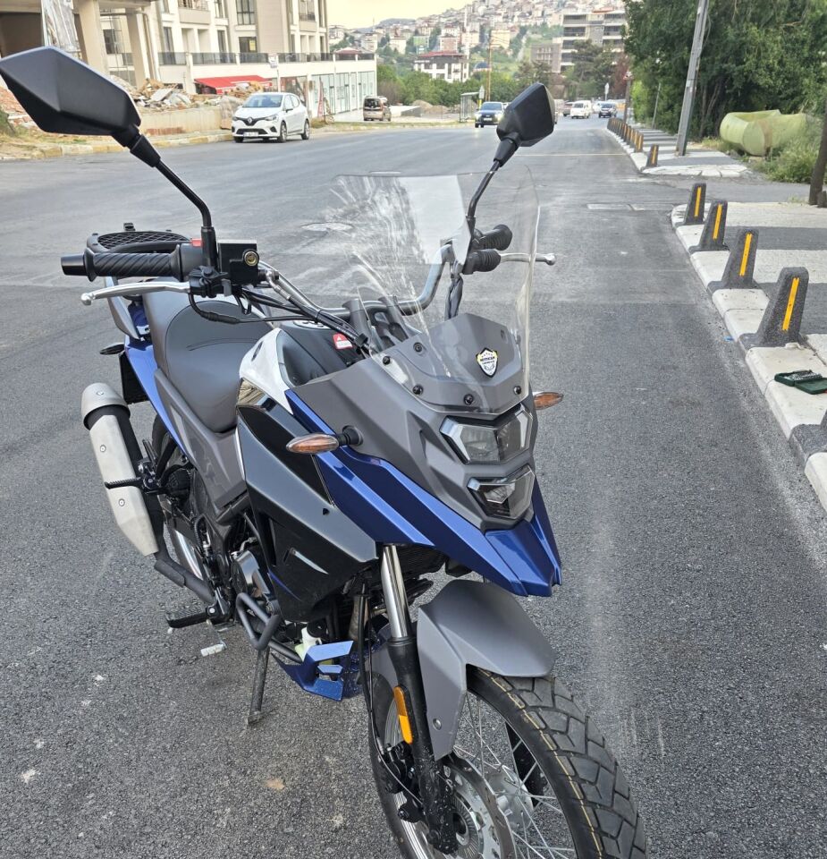 MOTOCAM SYM NHT 200 Ön Cam 2023-2026 Model 30cm Şeffaf Renkli 4mm SPORTİF