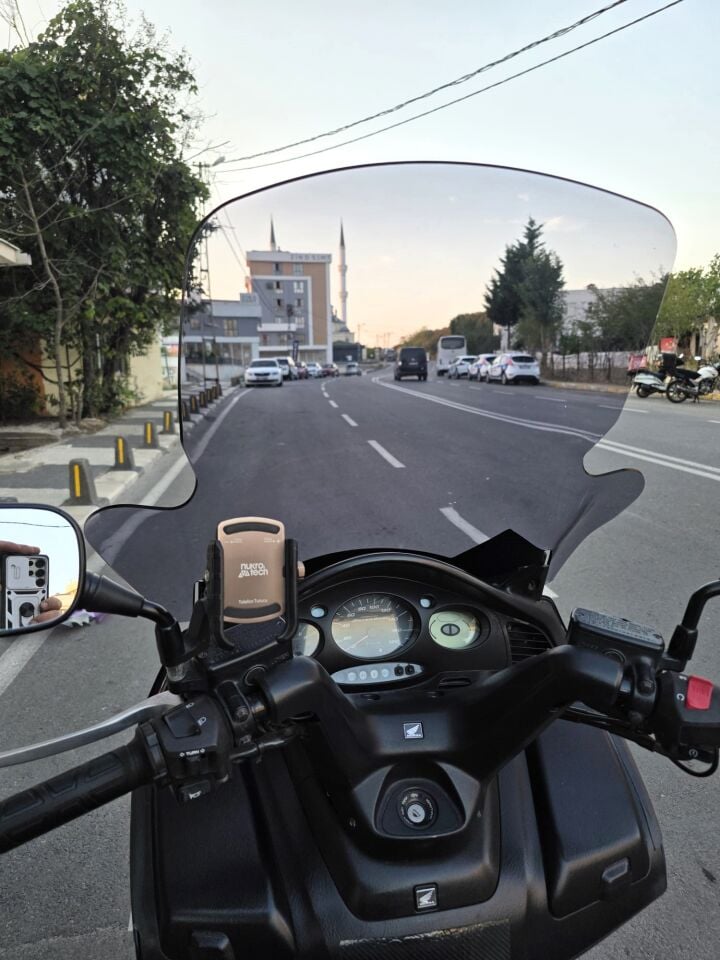 MOTOCAM Honda Silverwing FJS 400 Ön Cam 2001-2012 Model 68cm Füme Renkli 4mm ELCİKLİ