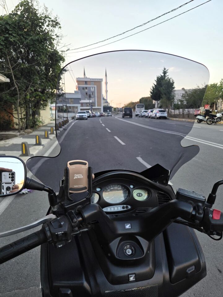 MOTOCAM Honda Silverwing FJS 600 Ön Cam 2001-2012 Model 68cm Füme Renkli 4mm ELCİKLİ