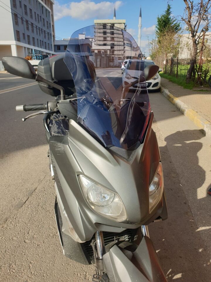 MOTOCAM Yamaha Xmax 250 Siperlik Ön Cam 2011-2013 Model 55cm Füme Renkli 4mm KISA SPOR CAM