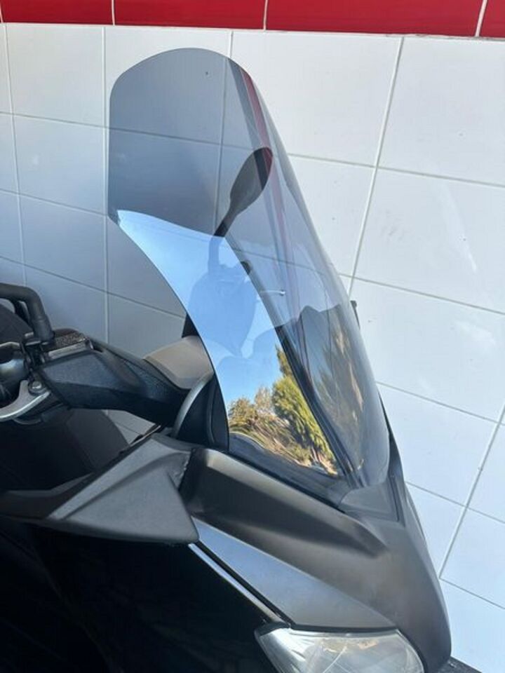 MOTOCAM Yamaha Xmax 250 Siperlik Ön Cam 2011-2013 Model 55cm Füme Renkli 4mm KISA SPOR CAM