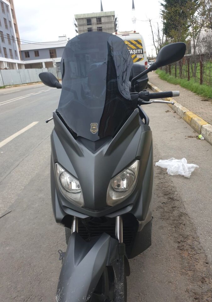 MOTOCAM Yamaha Xmax 250 Ön Cam 2011-2013 Model 55cm Siyah Renkli 4mm KISA SPOR CAM
