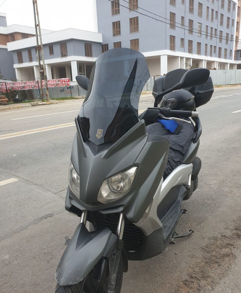 MOTOCAM Yamaha Xmax 250 Siperlik Ön Cam 2011-2013 Model 55cm Siyah Renkli 4mm KISA SPOR CAM