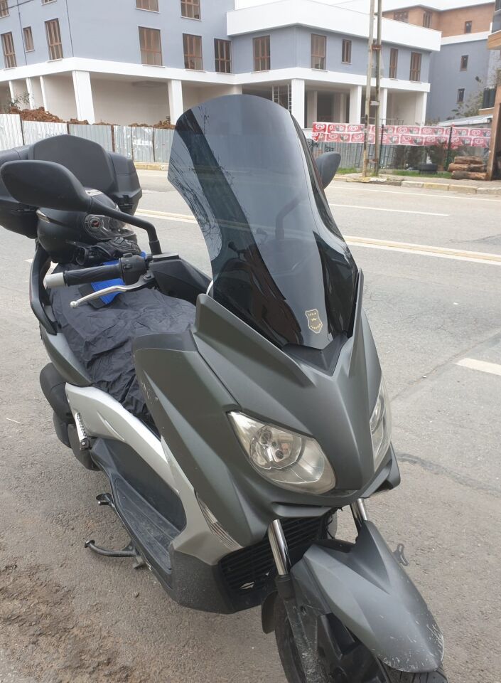 MOTOCAM Yamaha Xmax 250 Siperlik Ön Cam 2011-2013 Model 55cm Siyah Renkli 4mm KISA SPOR CAM