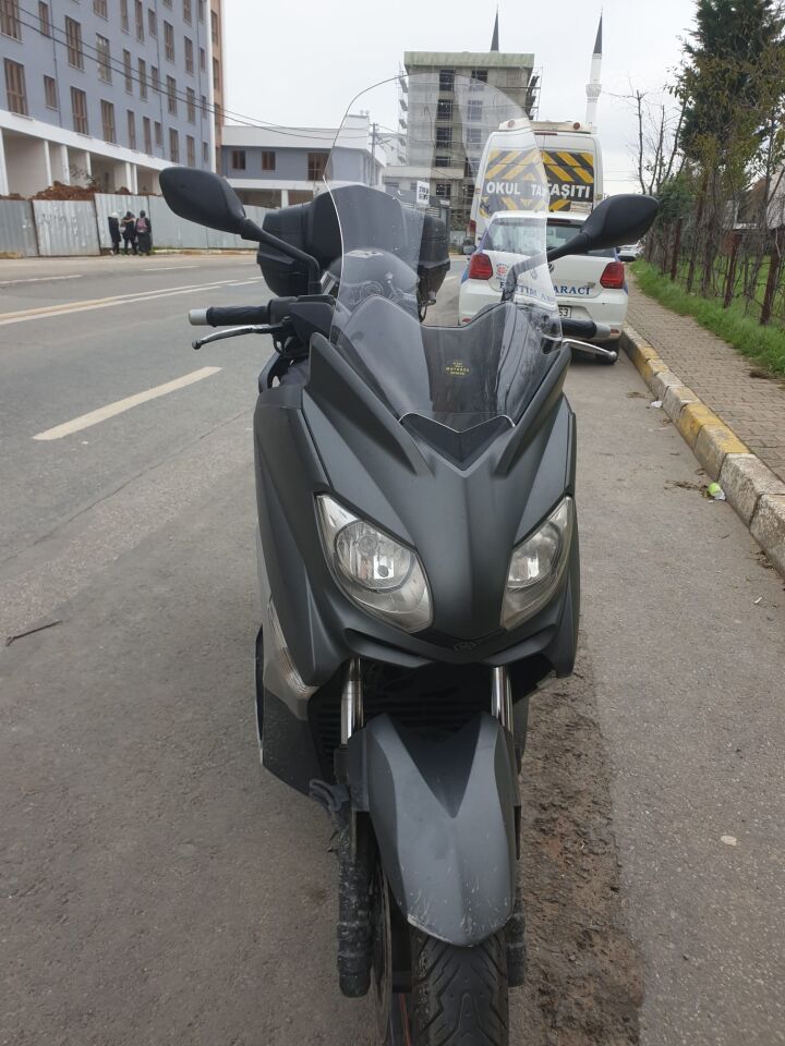 MOTOCAM Yamaha Xmax 250 Siperlik Ön Cam 2011-2013 Model 55cm Şeffaf Renkli 4mm KISA SPOR CAM