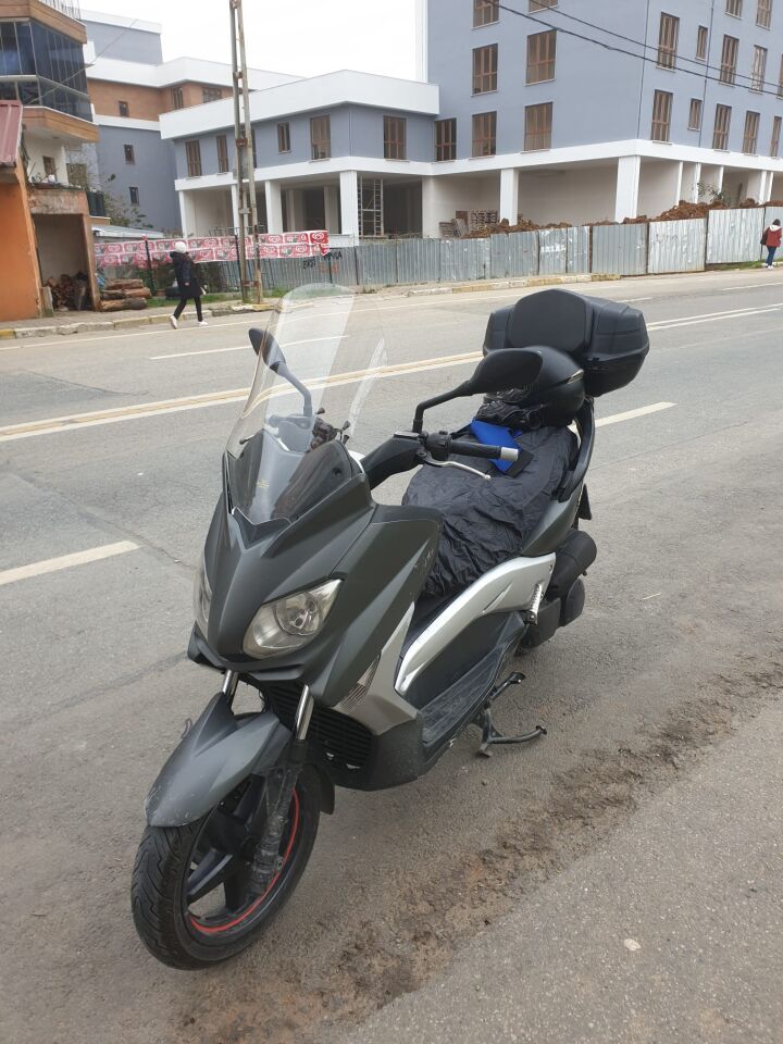 MOTOCAM Yamaha Xmax 250 Ön Cam 2011-2013 Model 55cm Şeffaf Renkli 4mm KISA SPOR CAM