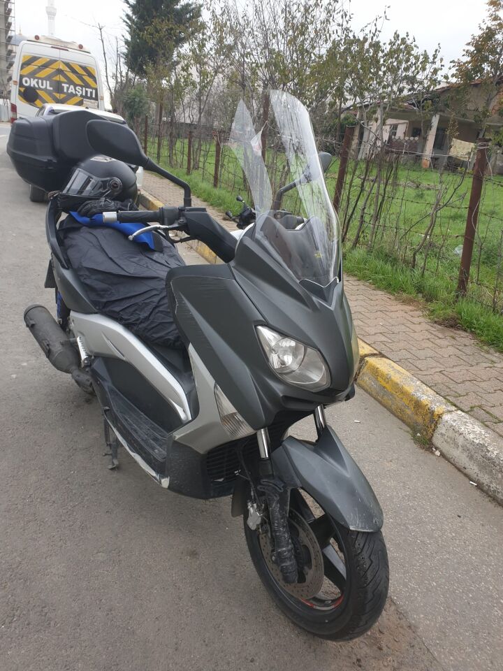 MOTOCAM Yamaha Xmax 250 Ön Cam 2011-2013 Model 55cm Şeffaf Renkli 4mm KISA SPOR CAM
